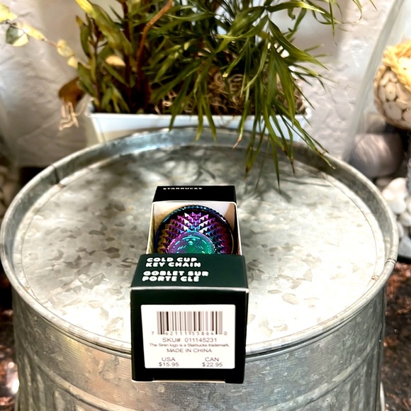 ❣️Starbucks Halloween 🎃👻 2023 Oil slick studded keychain 🗝️ - Picture 3 of 3